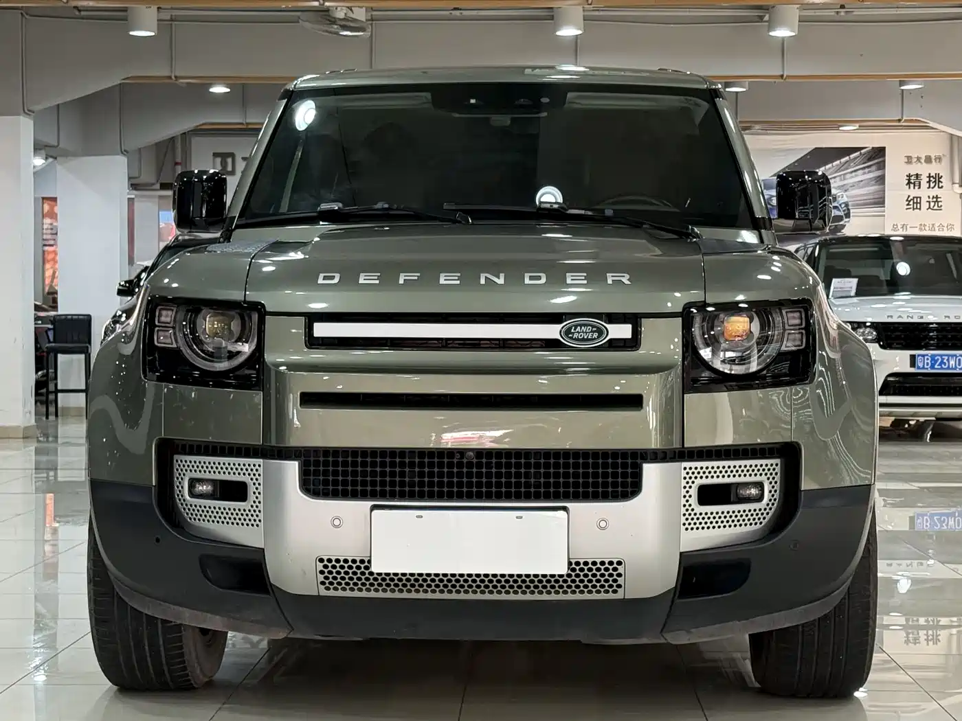 Land Rover Defender 2020 Model 110 P400 HSE фото 2