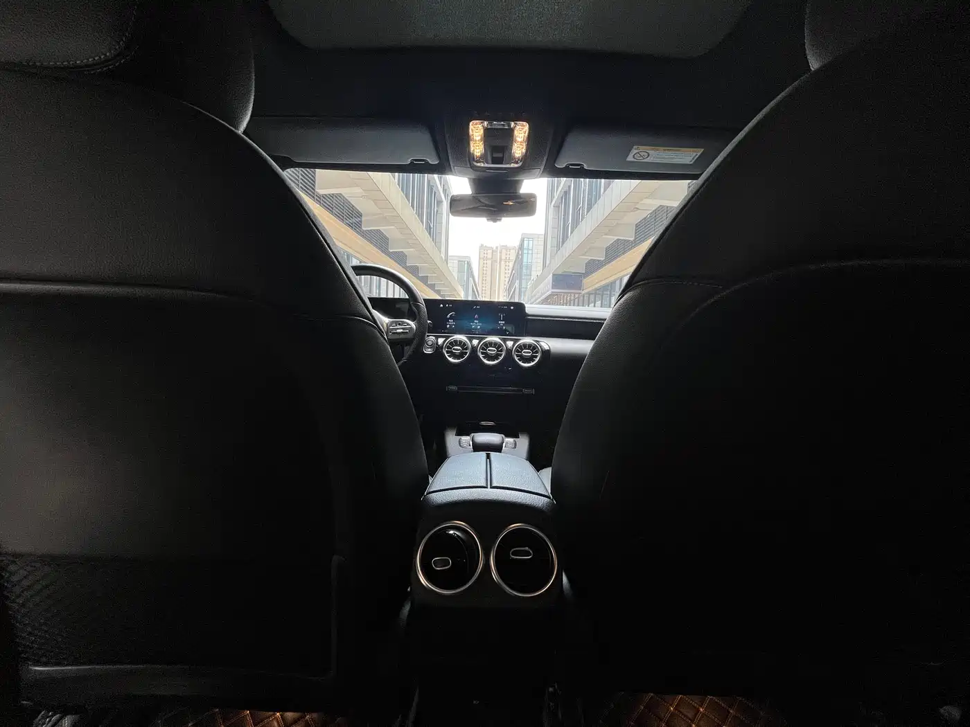 Mercedes-Benz A-Class 2021 A 200 L Sport Sedan Fashion Edition фото 17