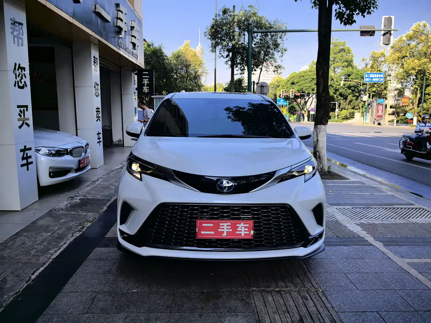 Toyota Granvia 2022 2.5L Hybrid Noble Edition фото 2