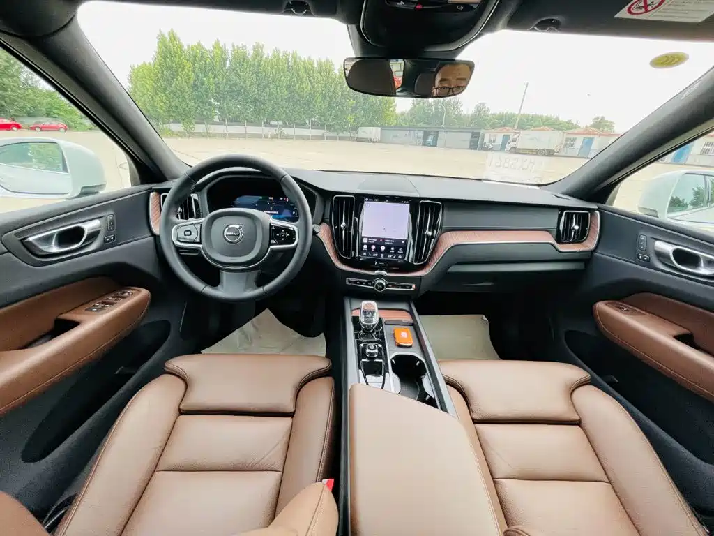 Photo 14 - Volvo XC60 Plug-in Hybrid