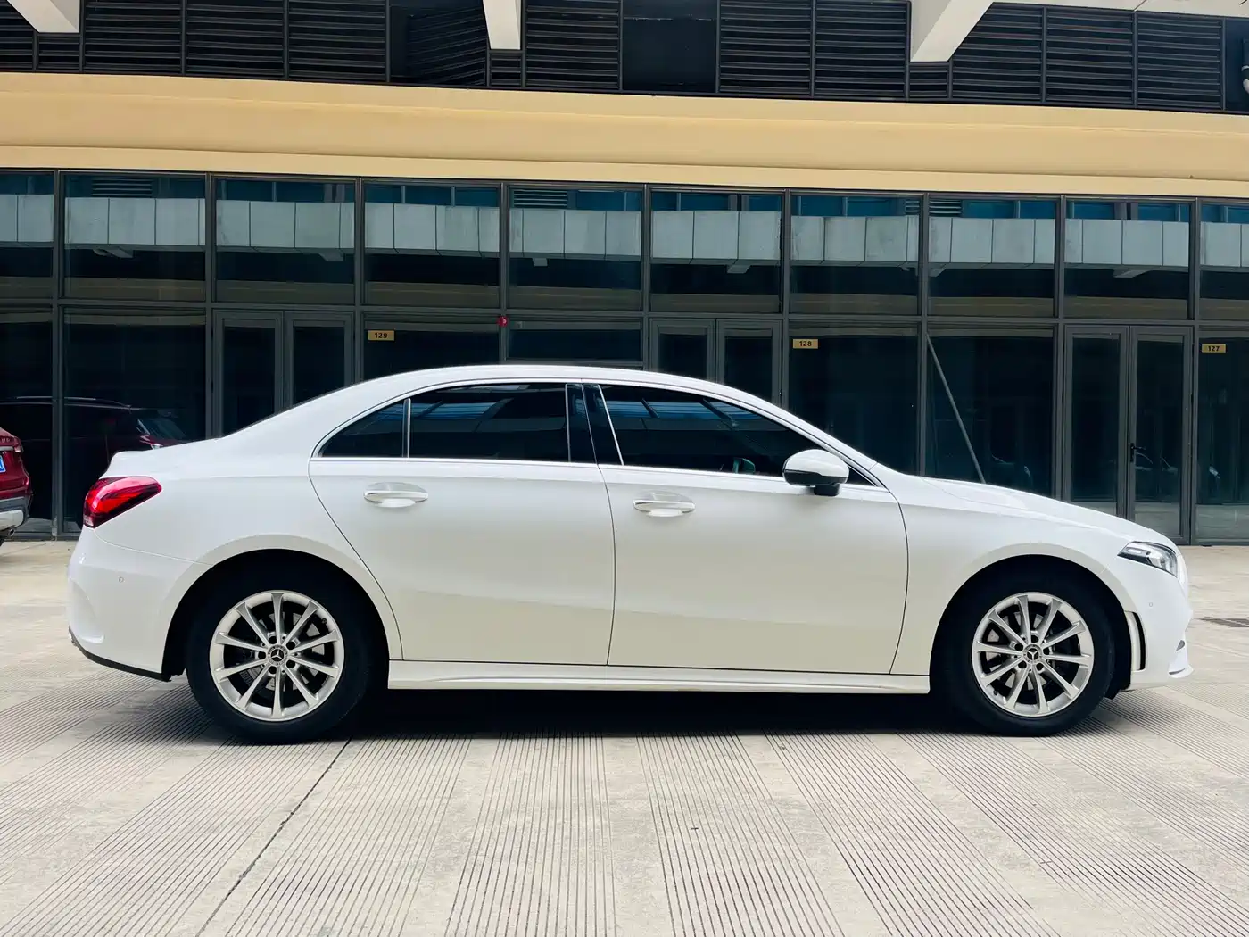 Mercedes-Benz A-Class 2021 A 200 L Sport Sedan Fashion Edition фото 8
