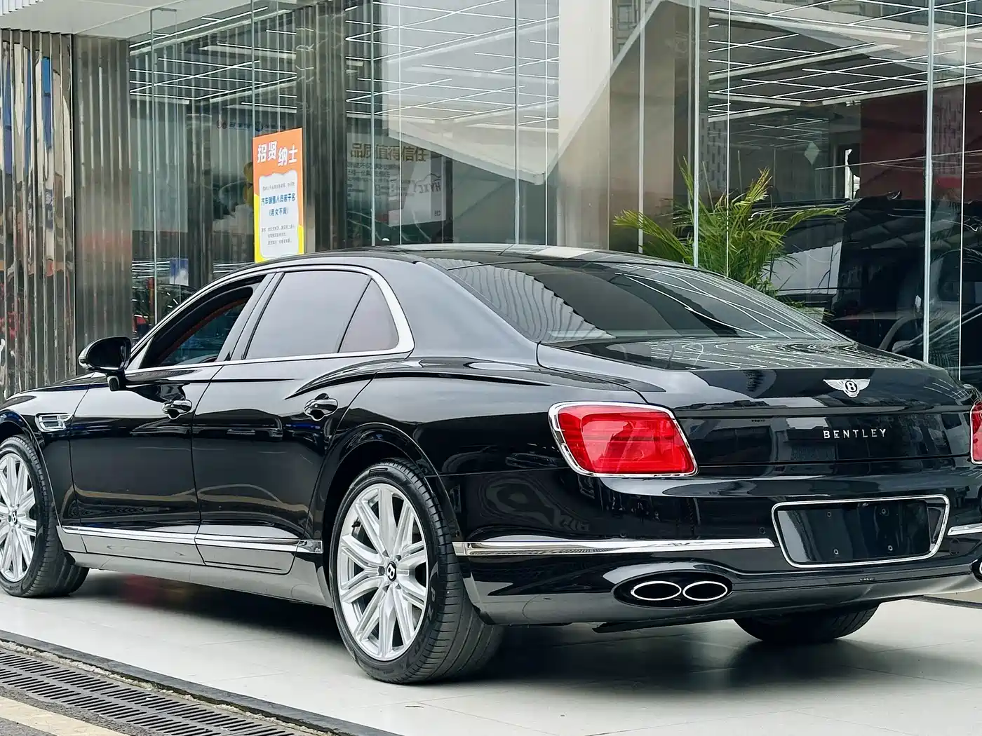 Фото 9 - Bentley Flying Spur