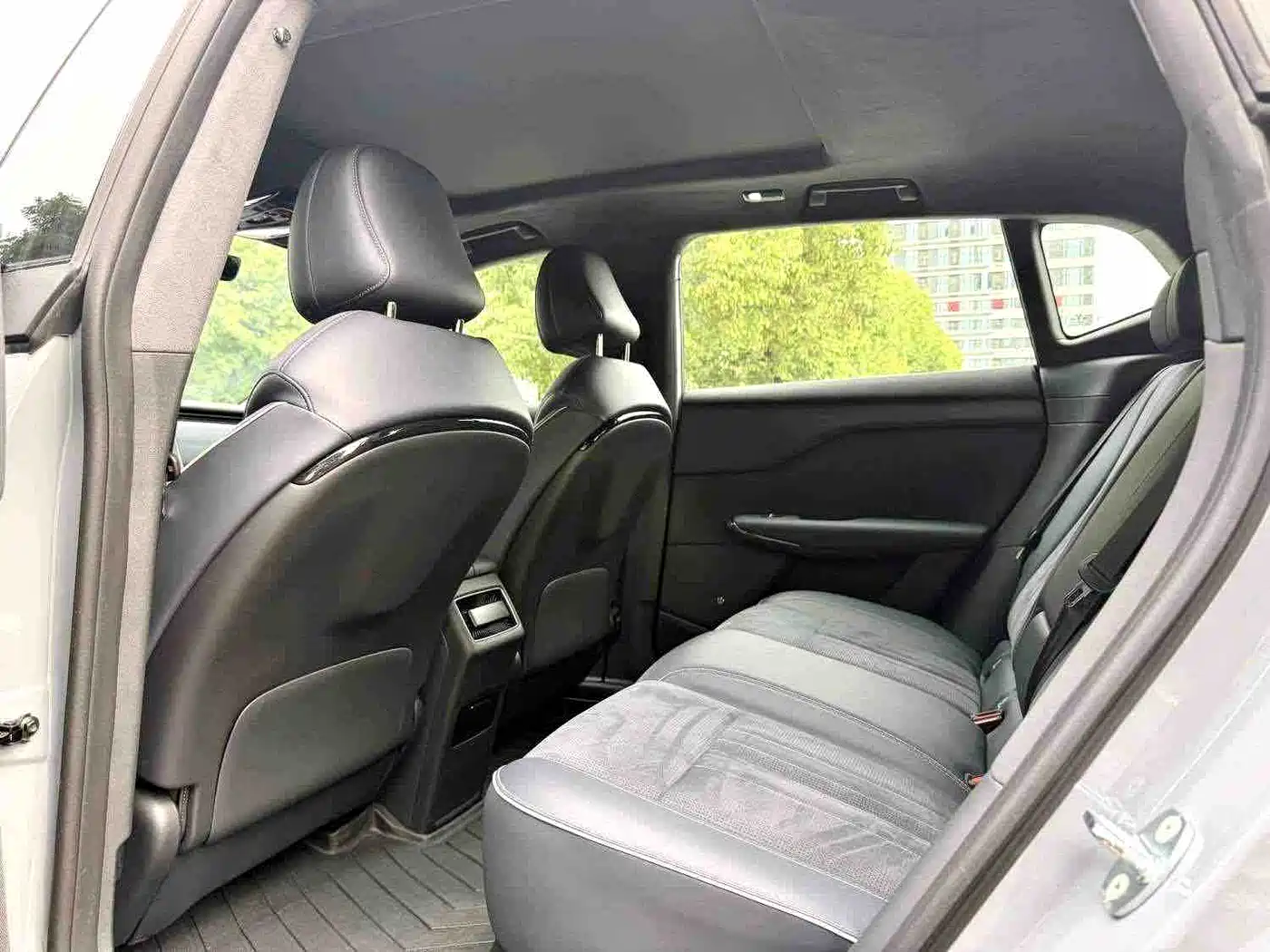 Voyah Auto Voyah Zhiyin 2024 Long Range Super Charging Edition фото 5