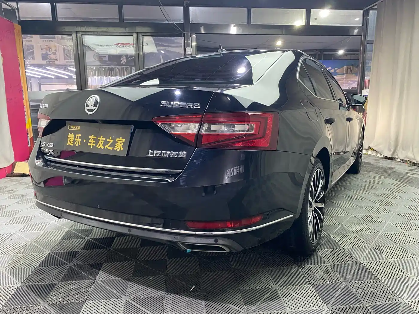 Škoda Superb 2018 TSI330 DSG Luxury Edition China V фото 7