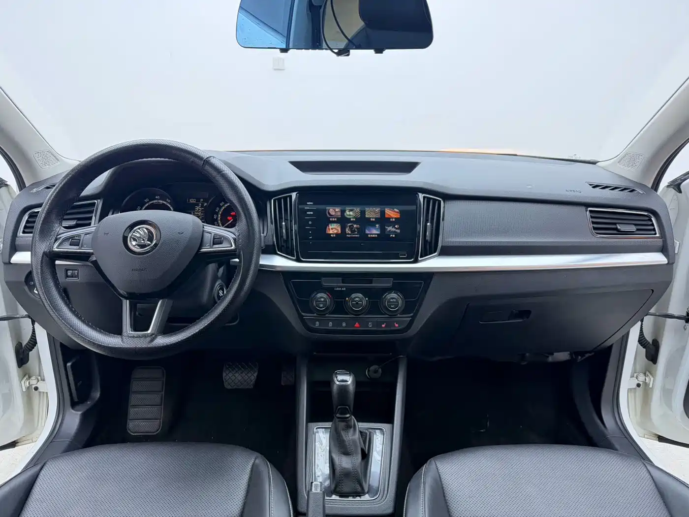 Škoda Kamiq 2022 1.5L Automatic Comfort Edition фото 11