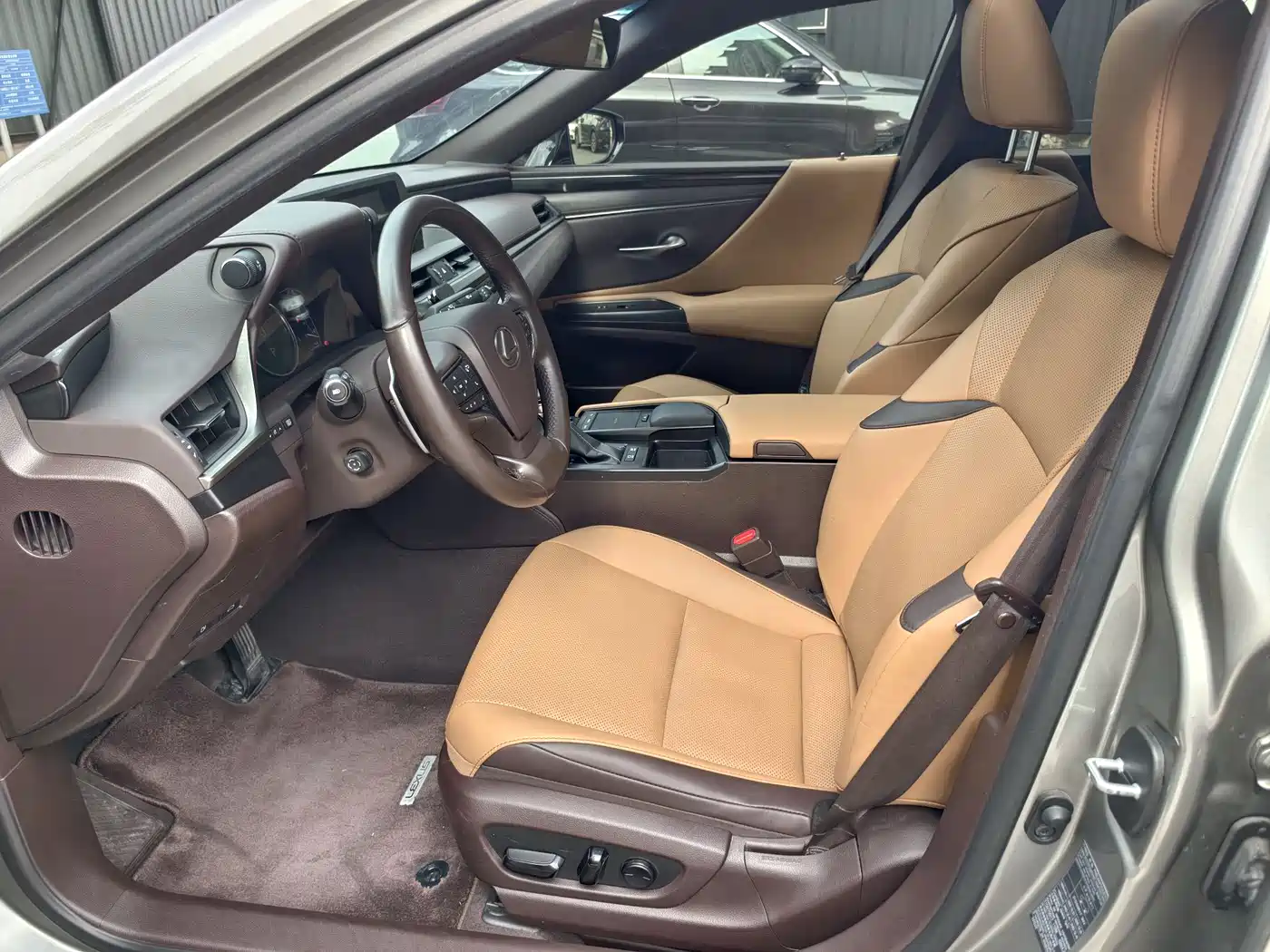 Lexus ES 2020 Model 300h Excellence Edition фото 3