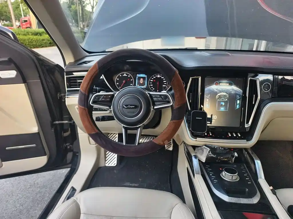 Фото 7 - Zotye T700