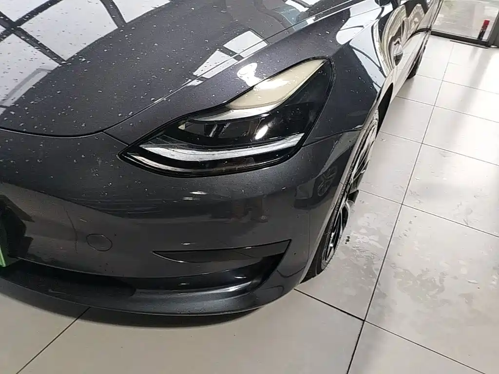 Фото 18 - Tesla Model 3