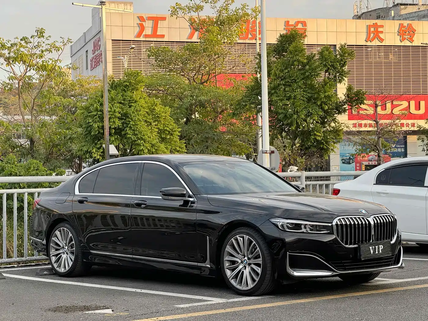 BMW 7 Series 2016 740Li Leading Edition фото 3