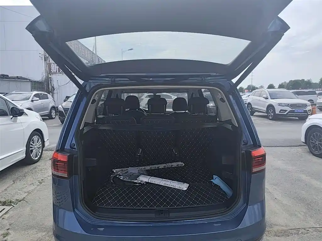 Volkswagen Touran 2018 Touran L 280TSI DSG Luxury 7-seater фото 19