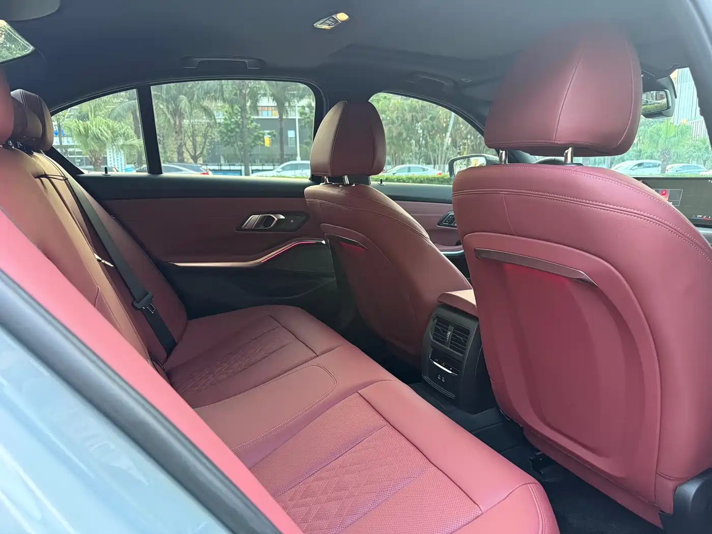 BMW 3 Series 2026 330i M Sport Shadowline Package фото 14