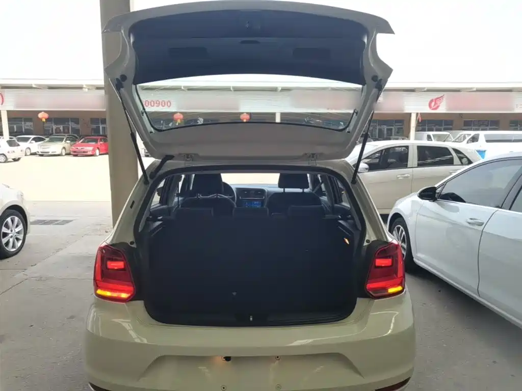 Volkswagen Polo 2016 1.4L Automatic Trend фото 19