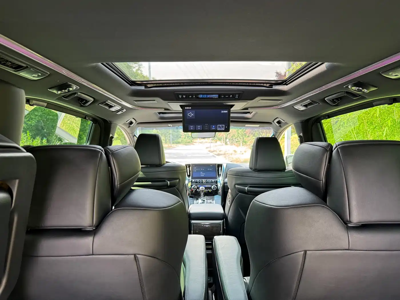 Toyota Alphard 2021 Hybrid 2.5L Premium фото 12