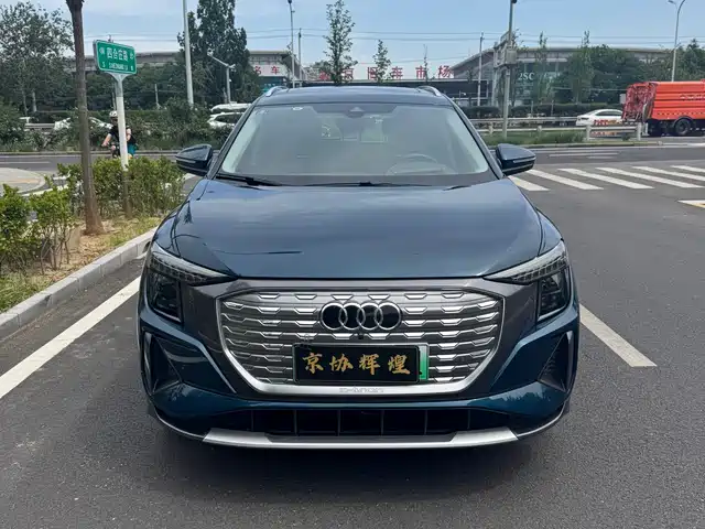 Audi Q5 e-tron 40 e-tron, Сияние звёзд, Brocade Suit