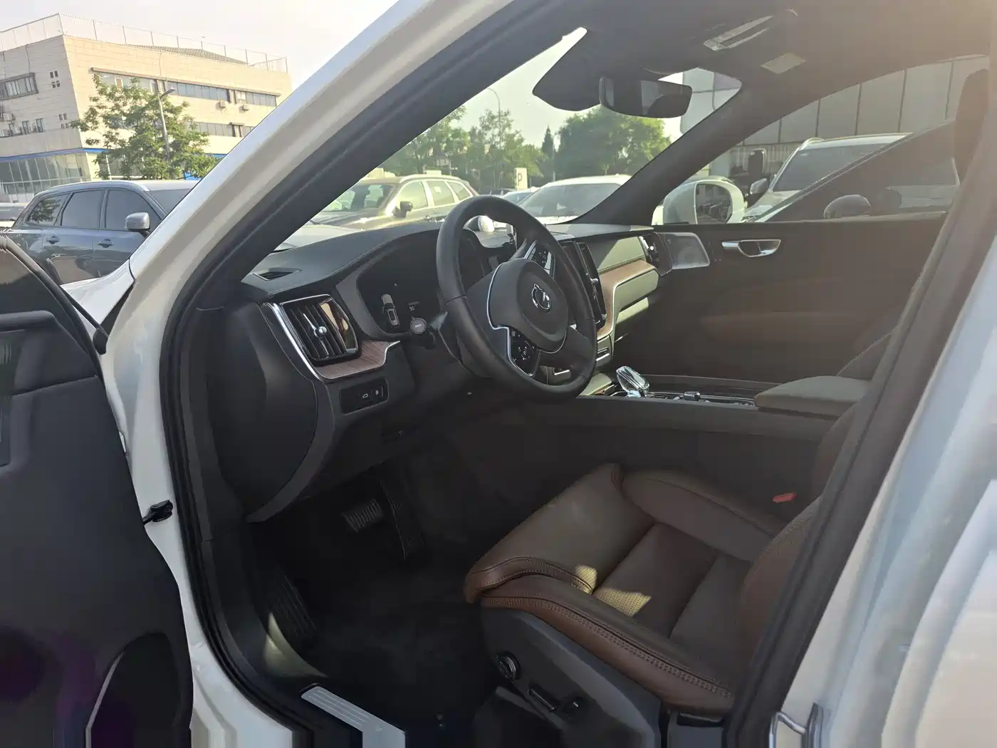 Volvo XC60 Plug-in Hybrid 2025 2025 Plug-in Hybrid Long Range AWD Zhiya Luxury Edition