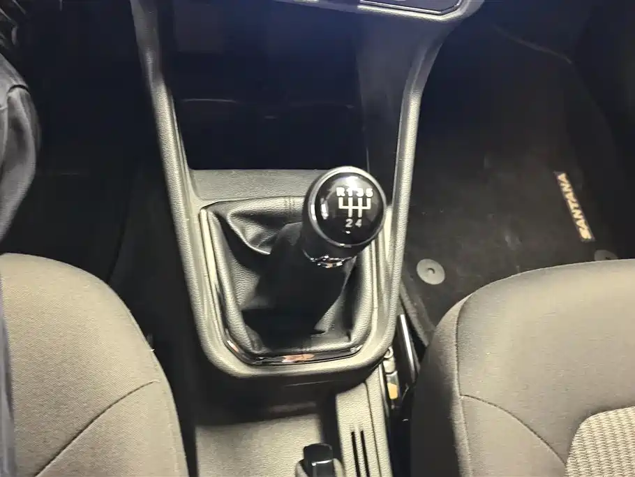 Volkswagen Santana 2016 1.6L Manual Trend Edition фото 16