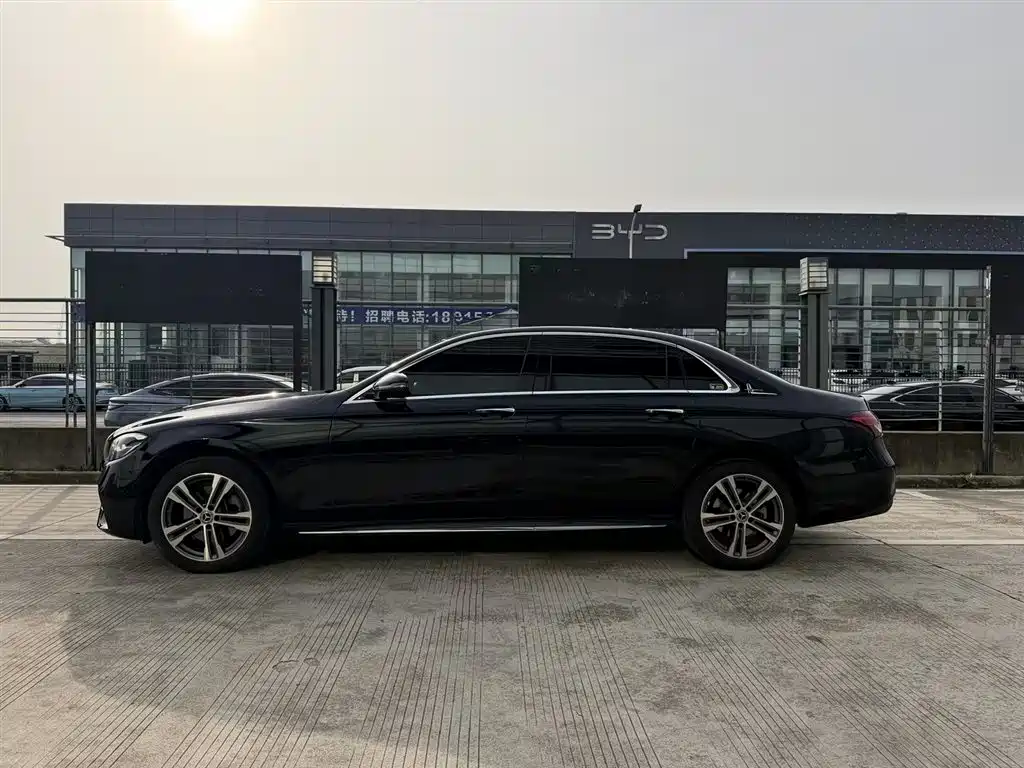 Mercedes-Benz E-Class 2022 E 260 L Sport фото 14
