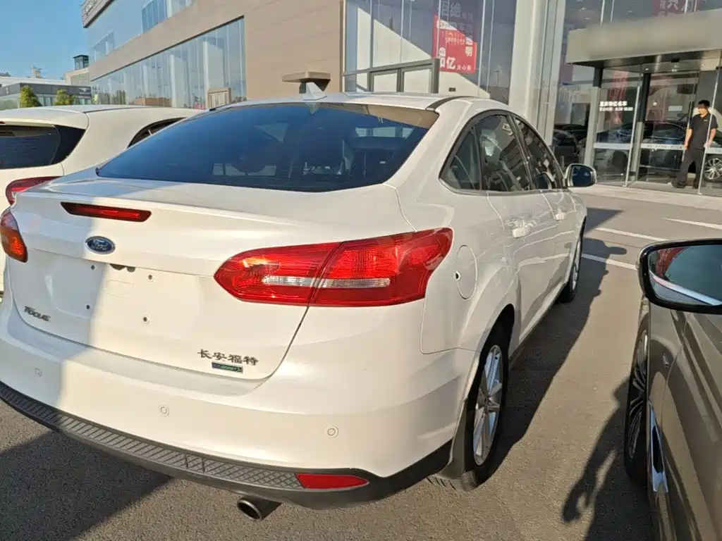 Фото 7 - Ford Focus
