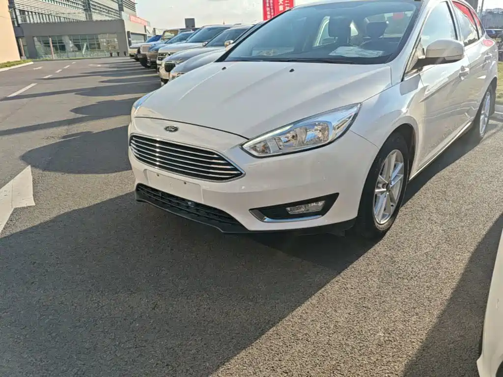 Фото 24 - Ford Focus