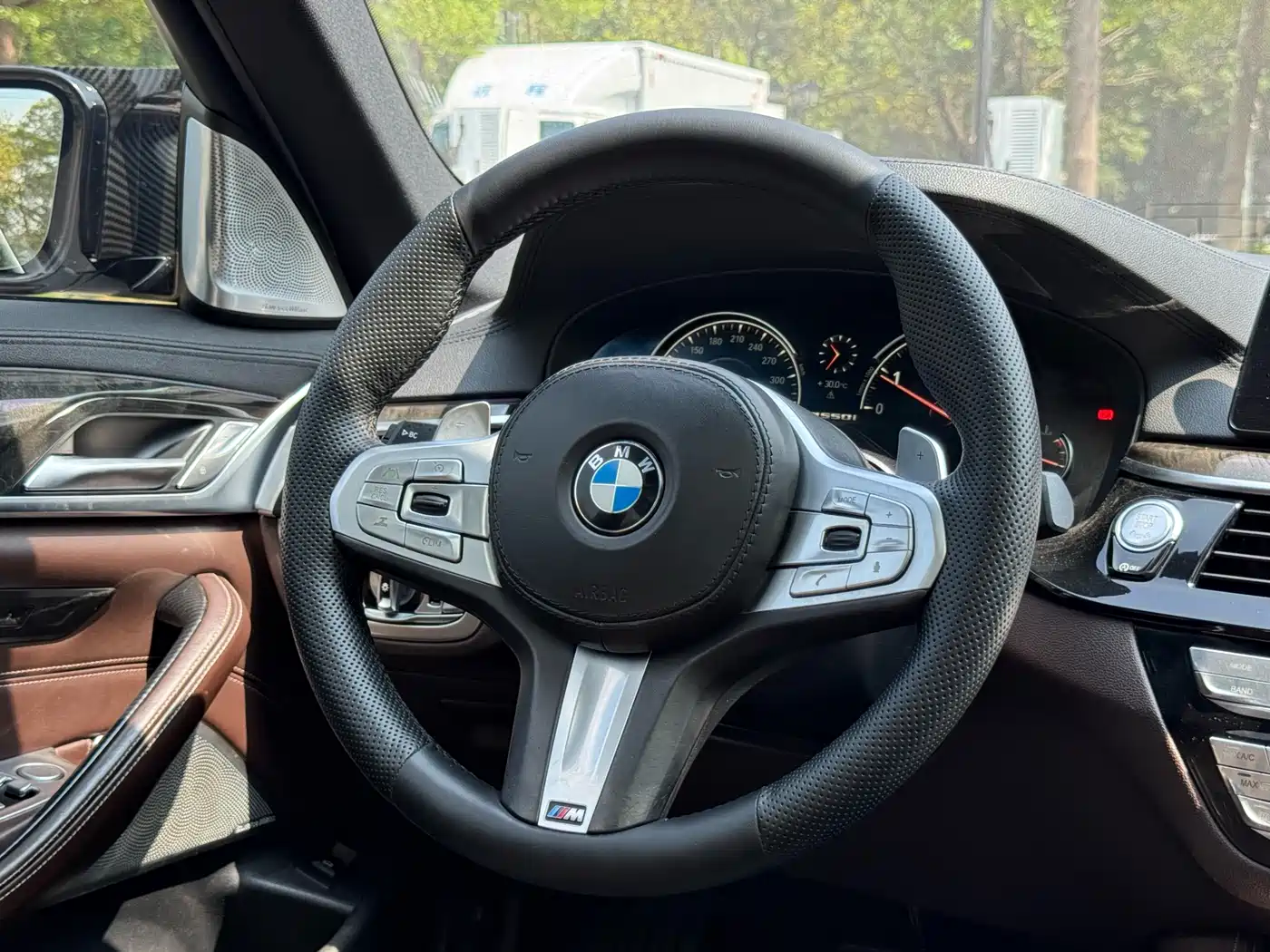 BMW 5 Series 2018 Facelift 530Li Exclusive M Sport Package фото 24