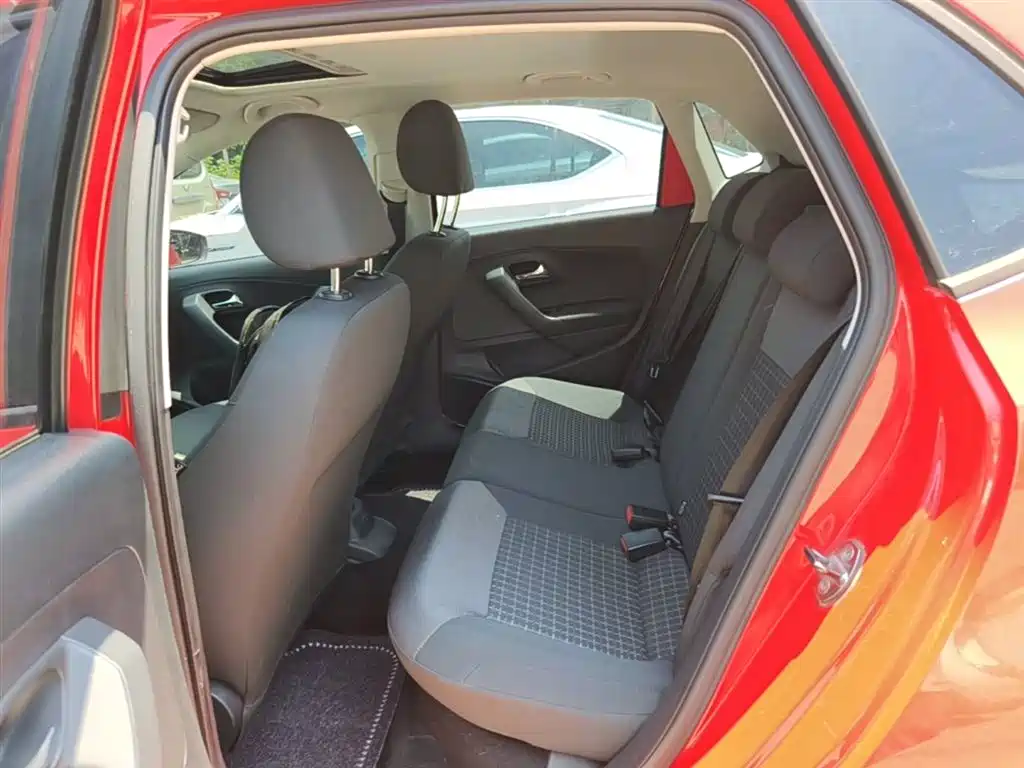 Volkswagen Polo 2016 1.6L Automatic Comfort фото 17