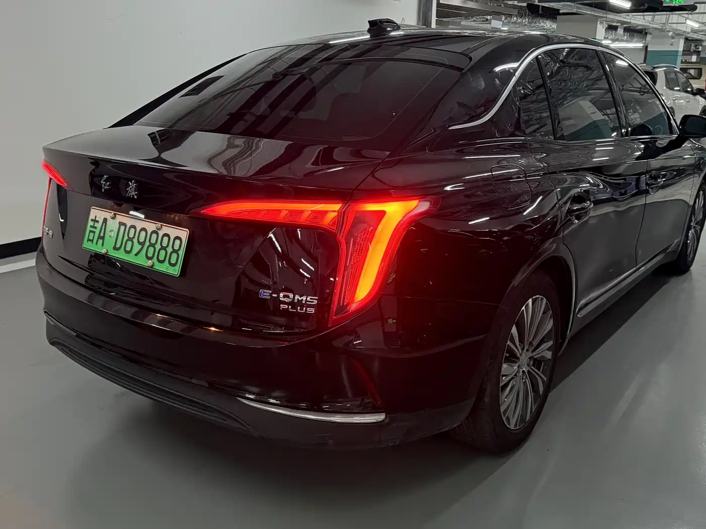 Hongqi E-QM5 2023 620km PLUS фото 6