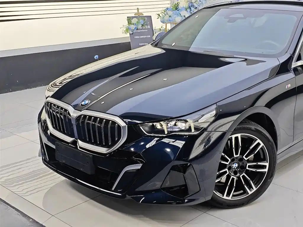 BMW 5 Series 2024 530Li Leading M Sport Package фото 7
