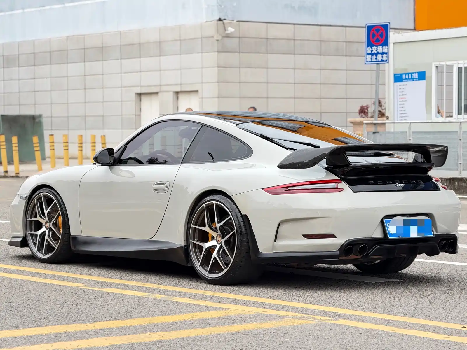 Photo 3 - Porsche 911