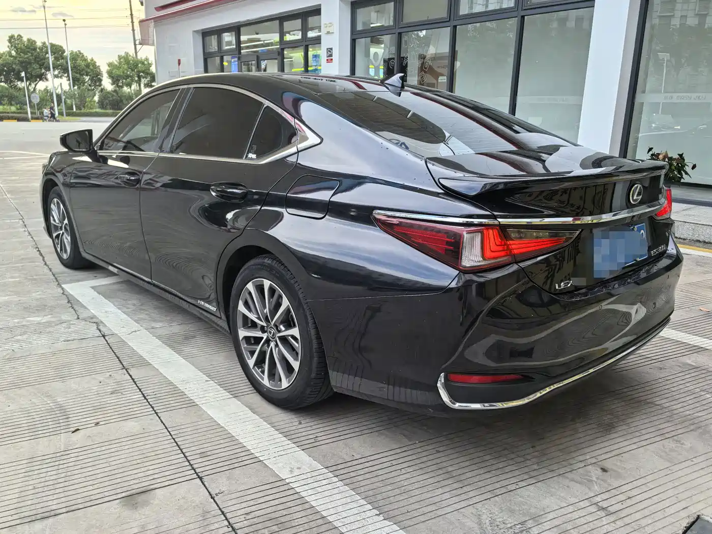 Фото 4 - Lexus ES