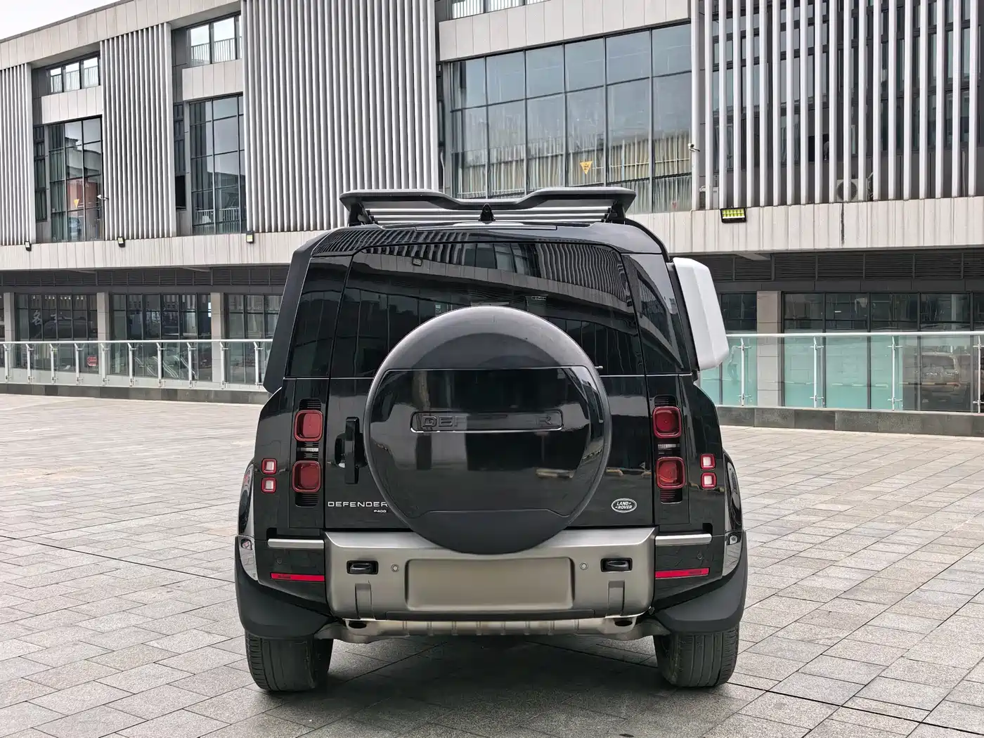 Land Rover Defender 2022 110 P400 X-DYNAMIC HSE фото 6