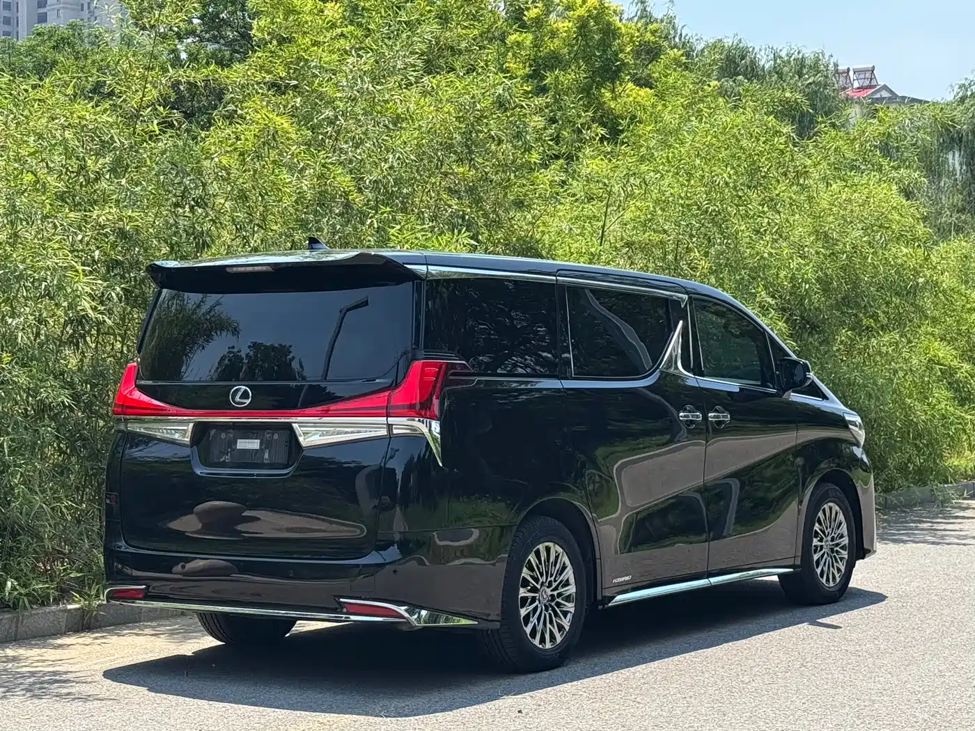 Lexus LM 2020 300h Seven-Seater Elegance Edition фото 17