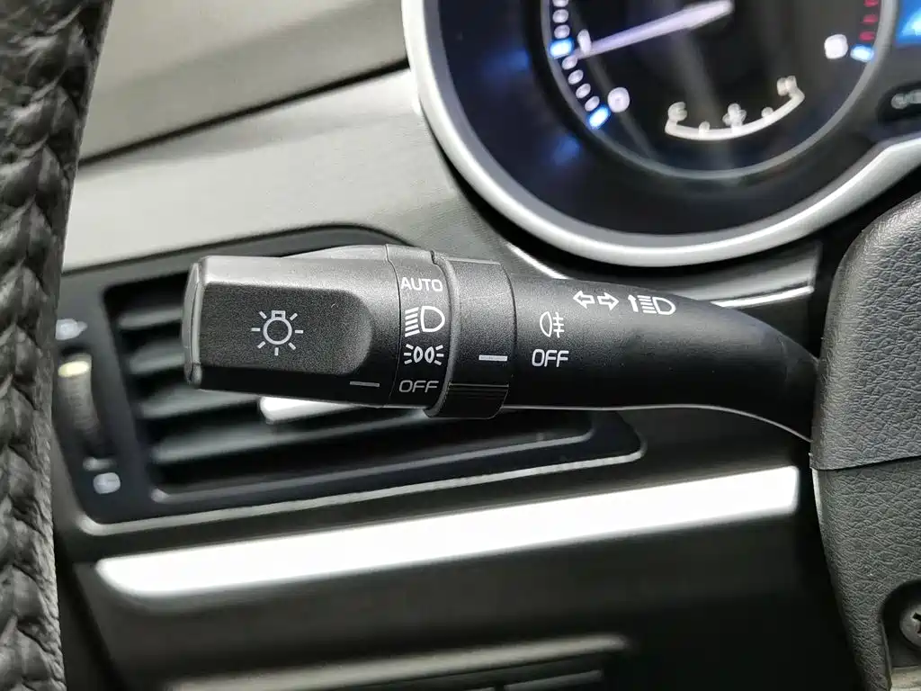 Фото 21 - Geely Emgrand