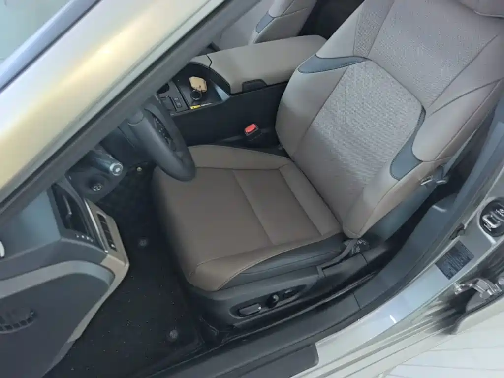Photo 15 - Lexus ES