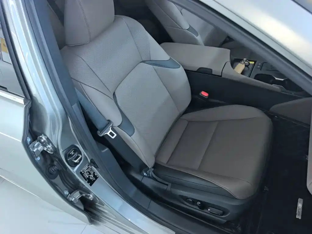 Lexus ES 2026 2025 200 Ultimate Edition