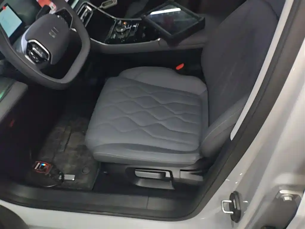 Geely Galaxy Galaxy A7 2025 EM-i 70km Luxury Edition фото 11