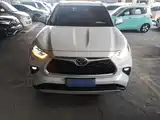 Photo 3 - Toyota Highlander