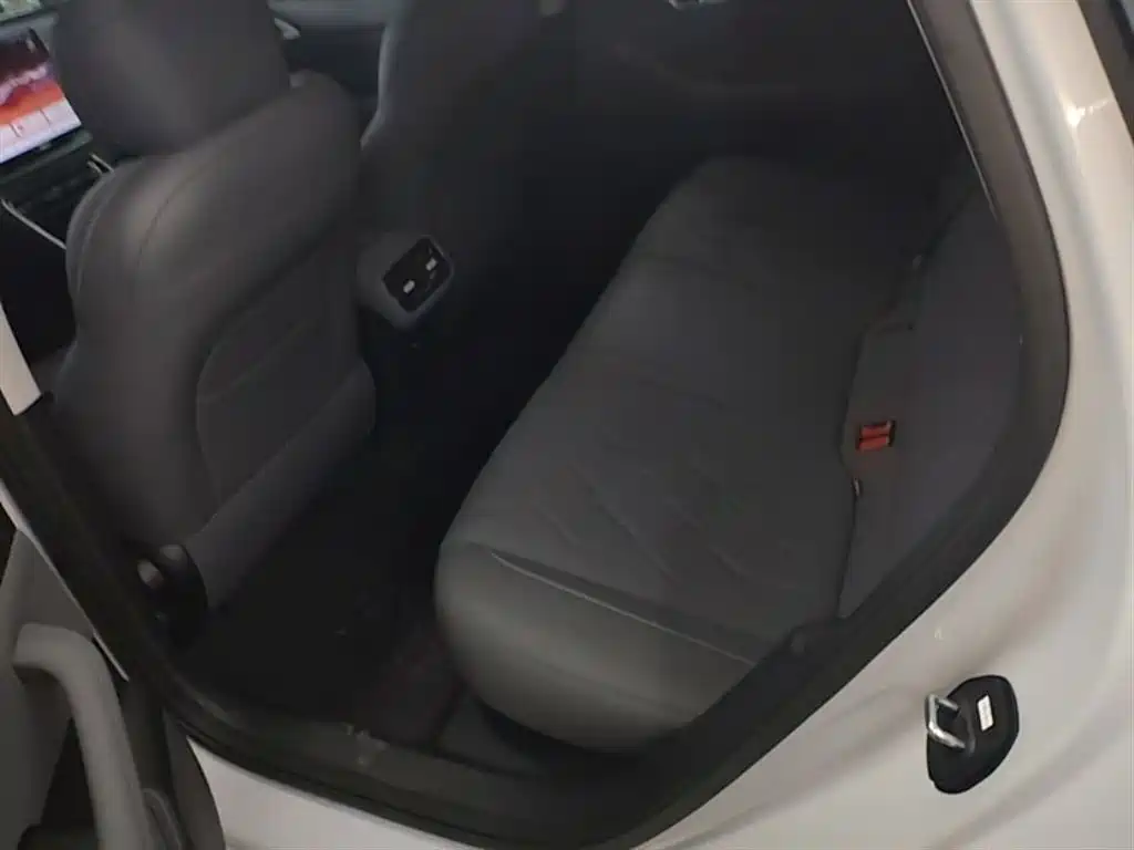 Geely Galaxy Galaxy A7 2025 EM-i 70km Luxury Edition фото 13