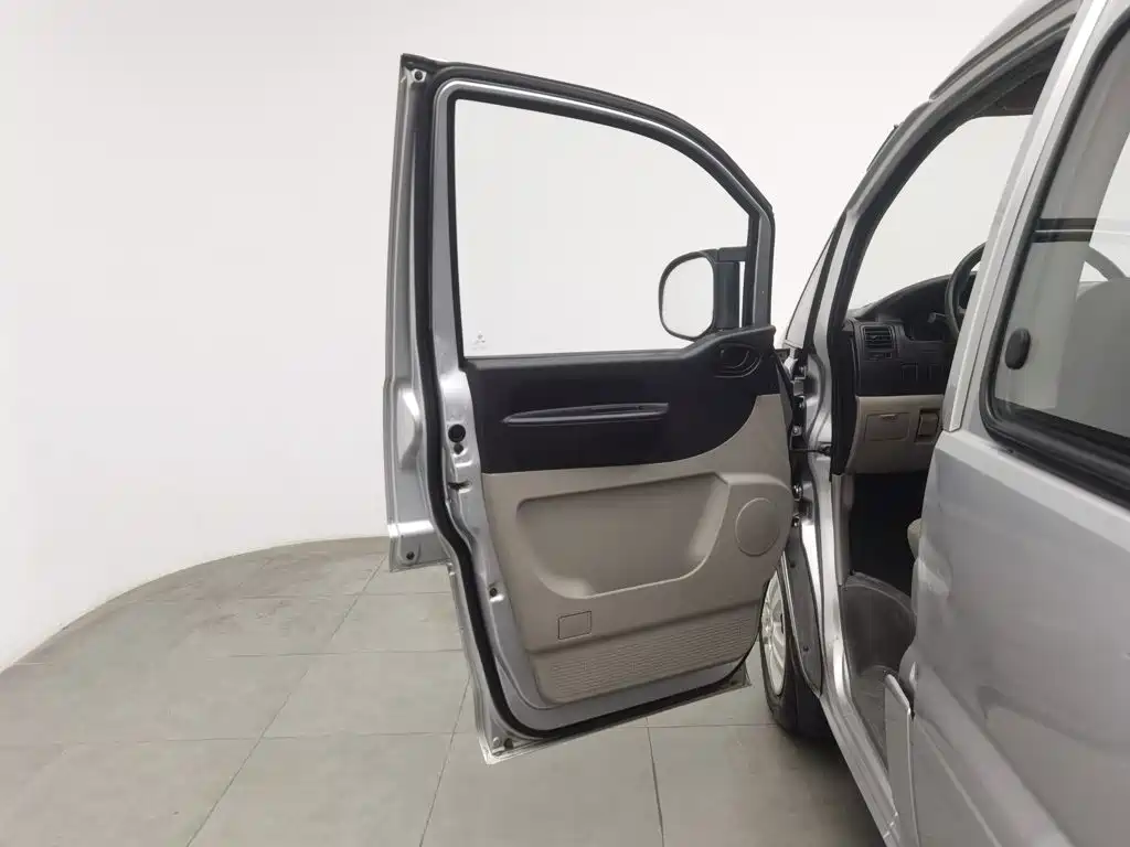 Dongfeng Fengxing Lingzhi 2016 2016 V3 1.5L 7-seat Standard (China V)