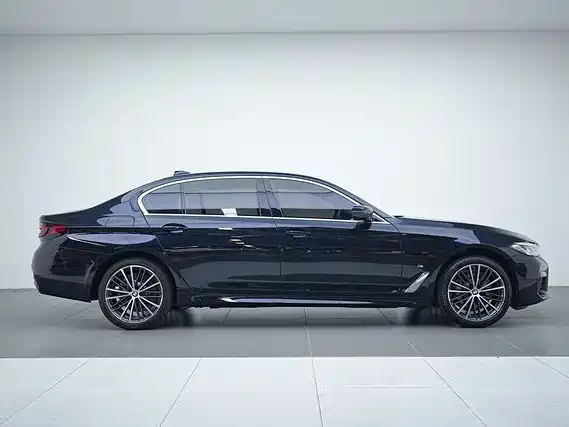 BMW 5 Series 2023 530Li Leading M Sport Package фото 9