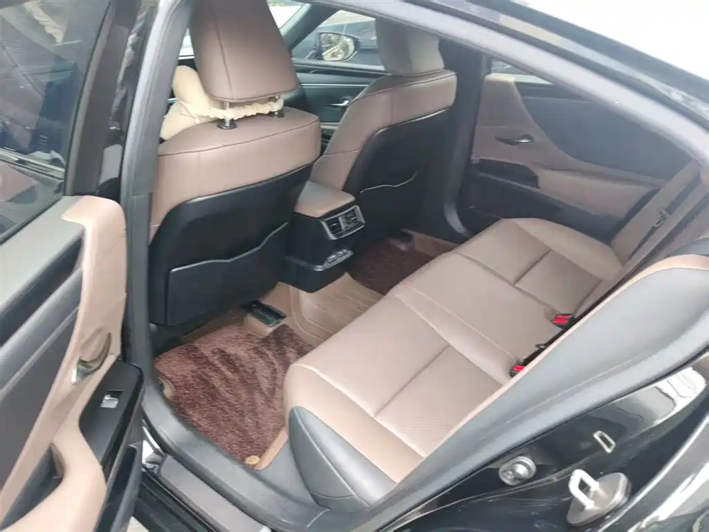 Lexus ES 2022 200 Excellence Edition фото 7