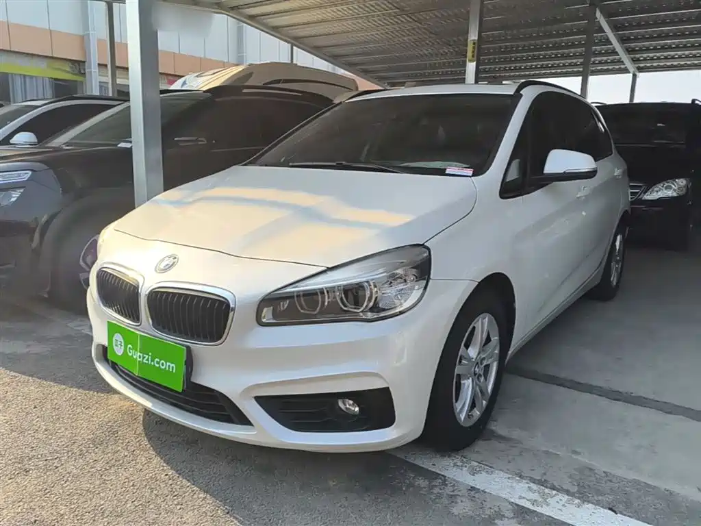 BMW 2 Series Touring 2016 218i Leading фото 2