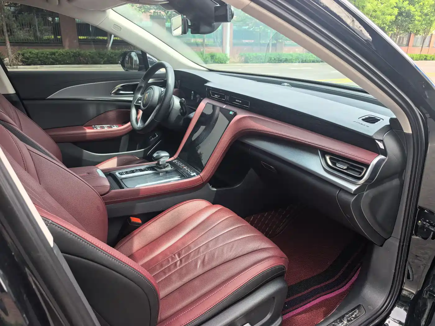 Hongqi H5 2024 2.0T Automatic Smart Connect Flag Smooth Edition фото 14