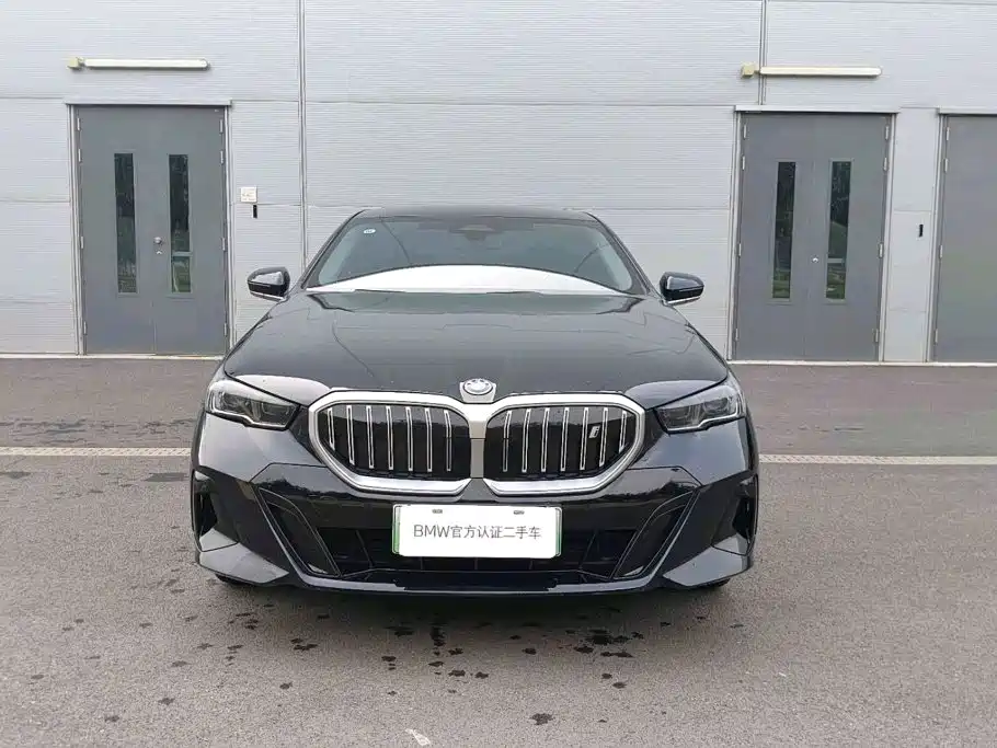 2025 BMW i5
