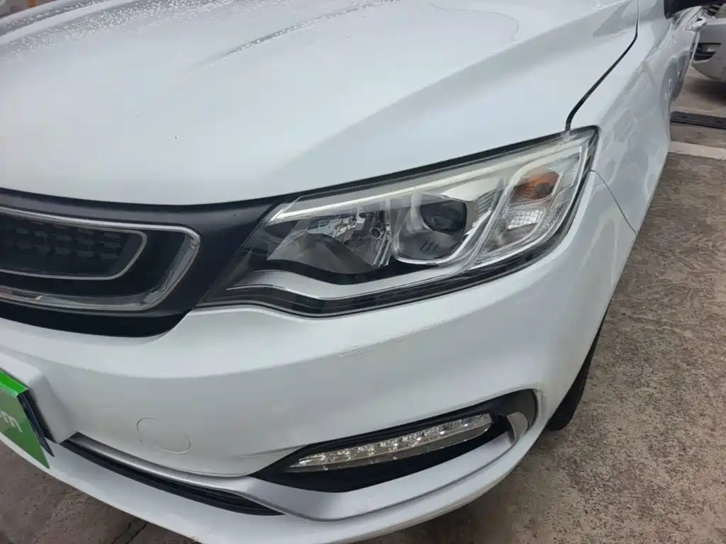 Фото 24 - Geely Vision