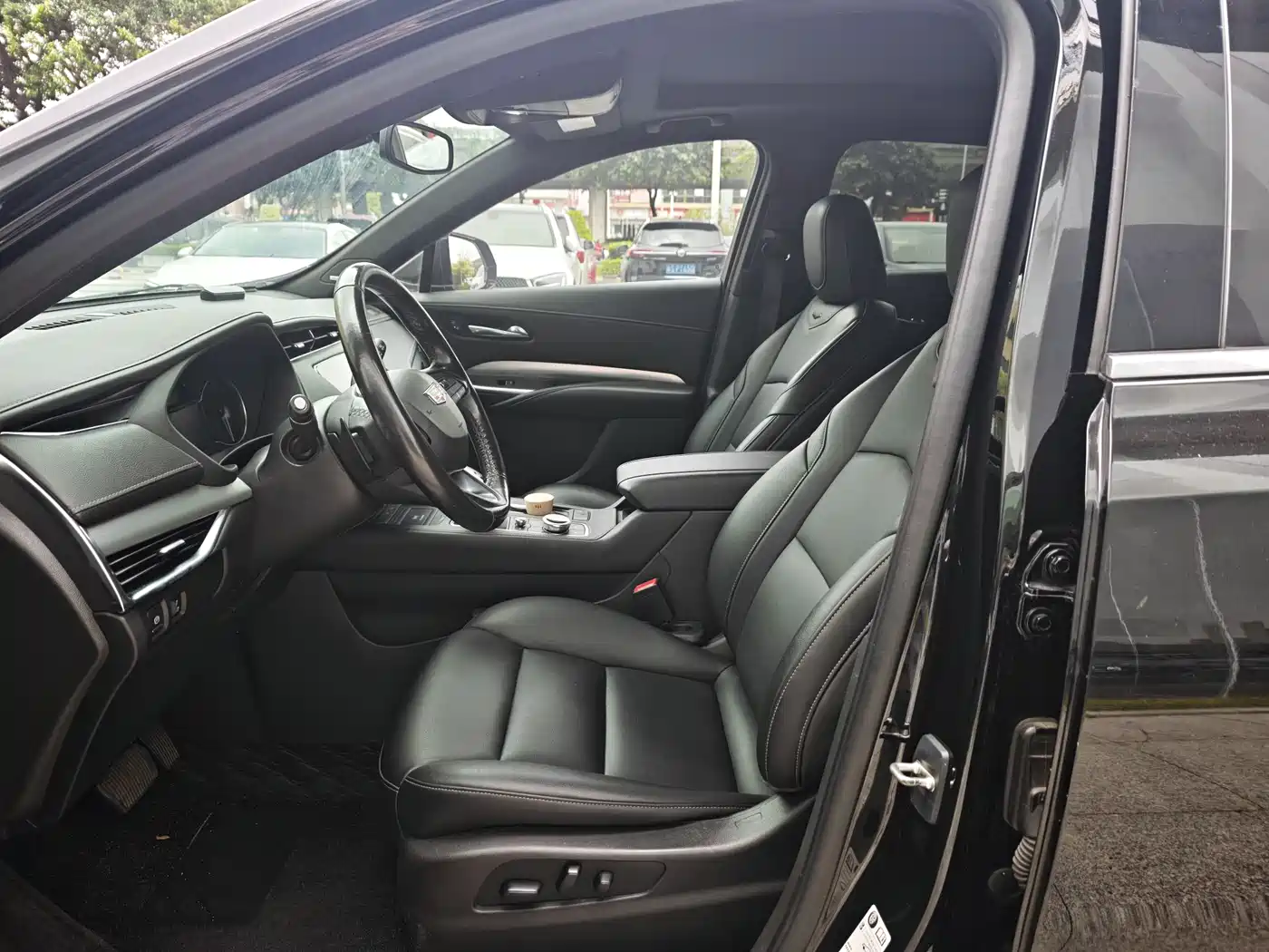 Cadillac XT4 2021 28T FWD Premium Edition фото 6