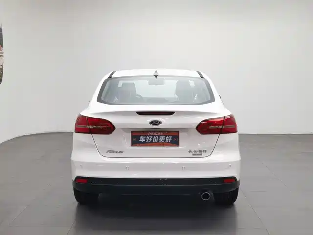 Ford Focus 2017 Sedan EcoBoost 180 Automatic Elite — фото 4