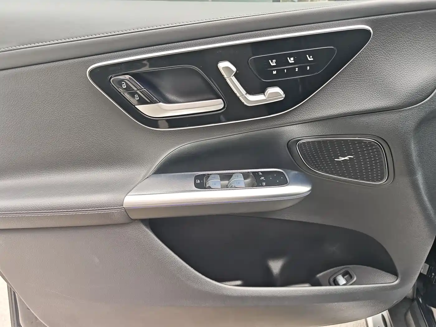 Mercedes-Benz GLC 2026 GLC 300 L 4MATIC Sport 7-Seater фото 10