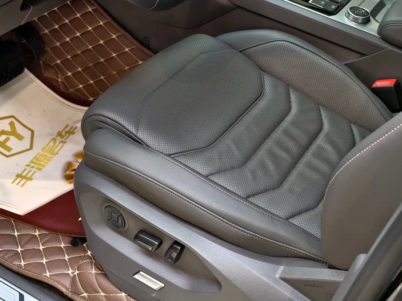 Volkswagen Touareg 2023 3.0TSI R-Line Black Sports Package фото 7