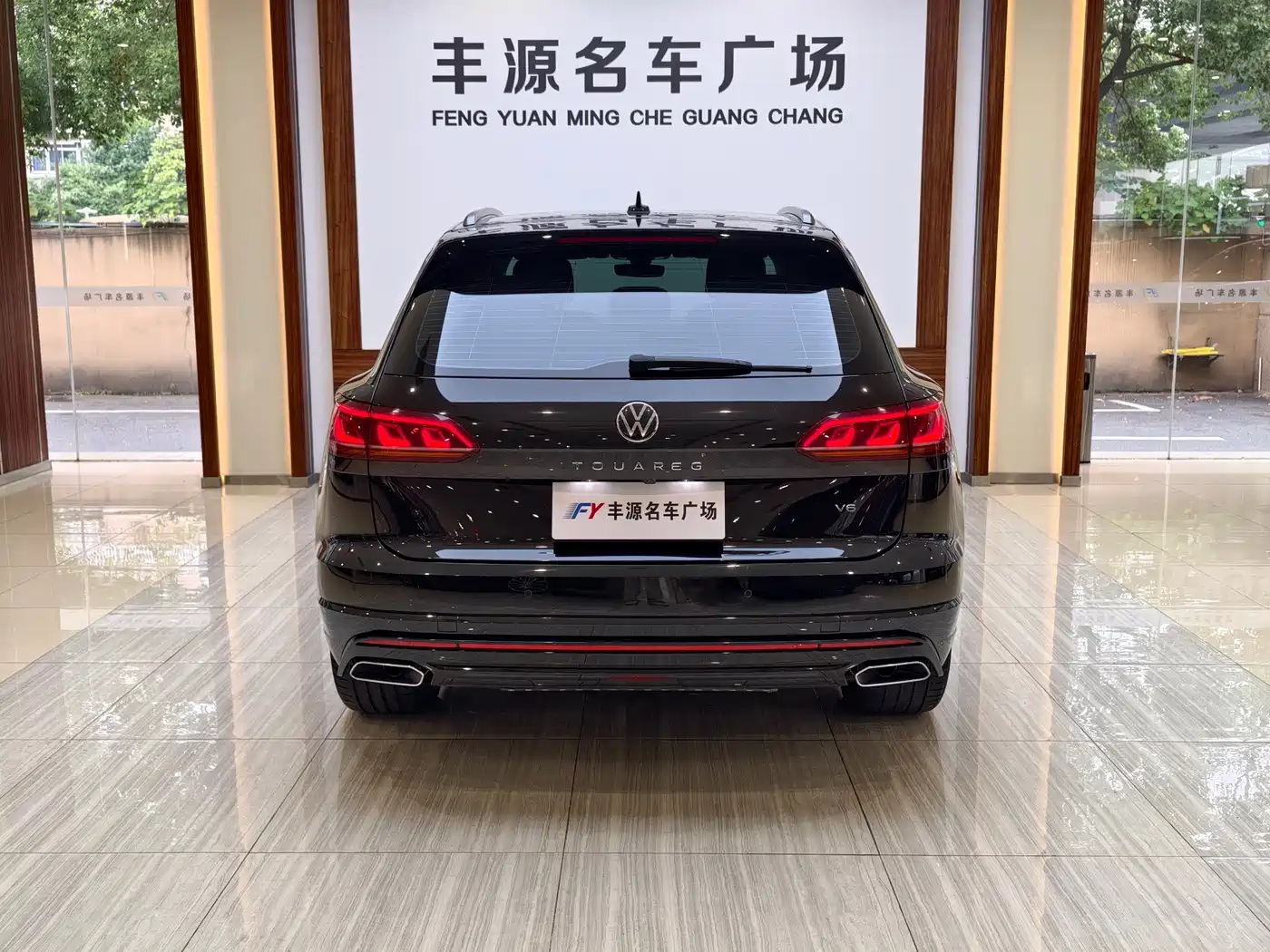 Volkswagen Touareg 2023 3.0TSI R-Line Black Sports Package фото 27