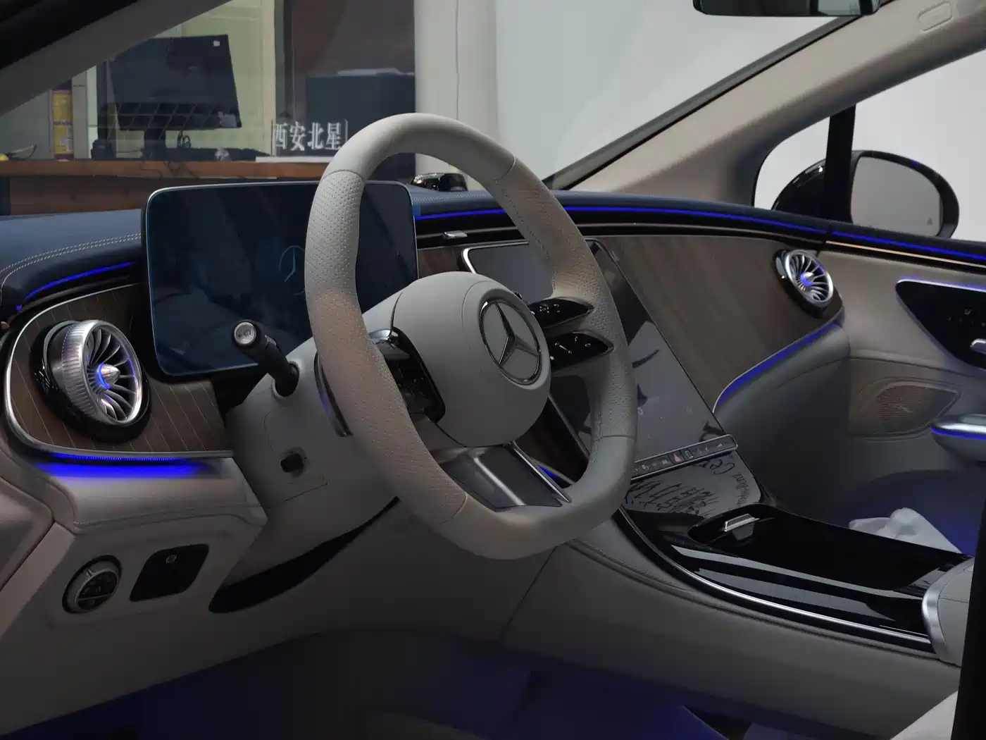 Mercedes-Benz EQE 2026 500 4MATIC Pioneer Edition фото 18